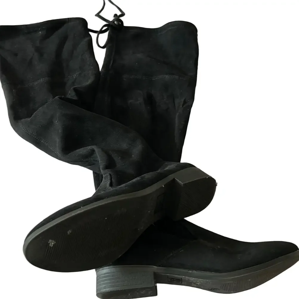 No boundaries women’s over the knee boot. Black 8.5